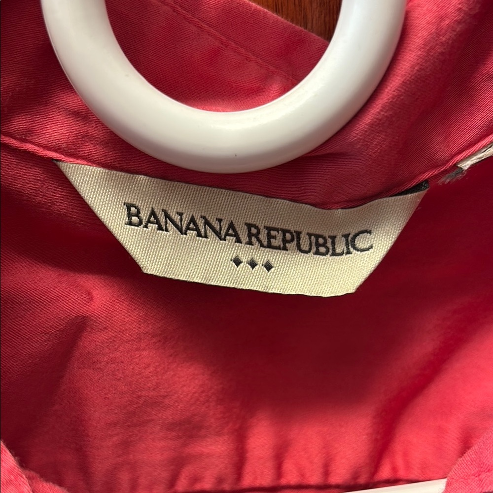 Banana Republic Pink Fitted Top   No size fits like an XS or Small.